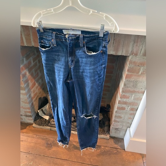 Signature Levi Strauss Mom Jeans Size 26 Distressed Raw Hem Medium Wash - Picture 1 of 7